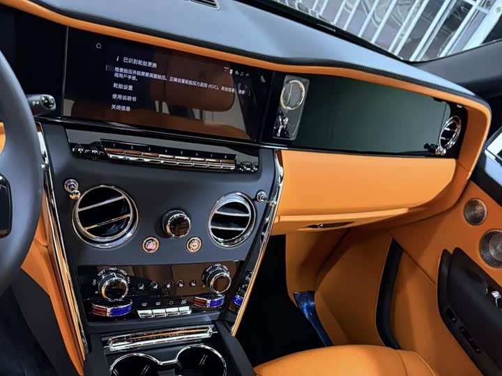 Фото 6 - Rolls-Royce Cullinan