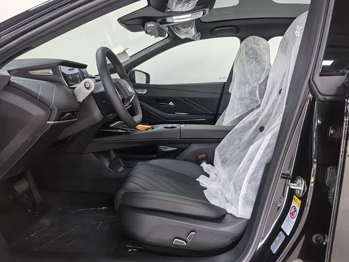 Фото 8 - Changan Deepal SL03