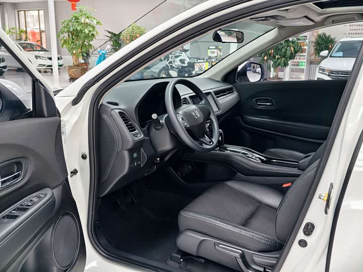 Фото 7 - Honda Vezel