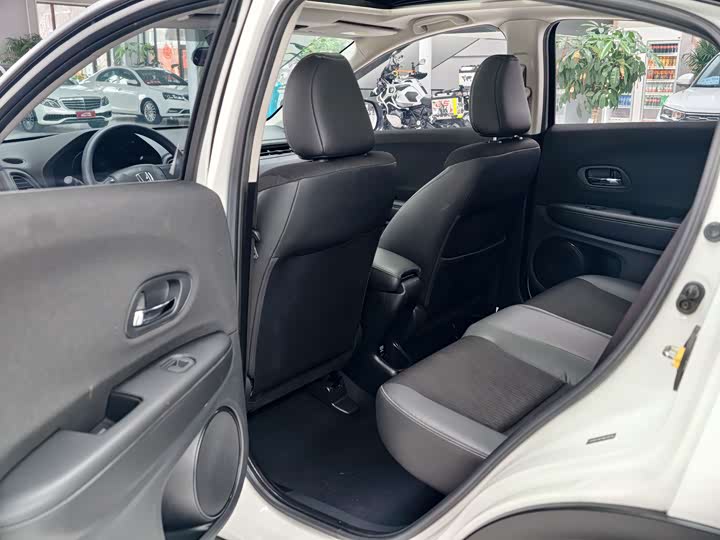 Фото 8 - Honda Vezel