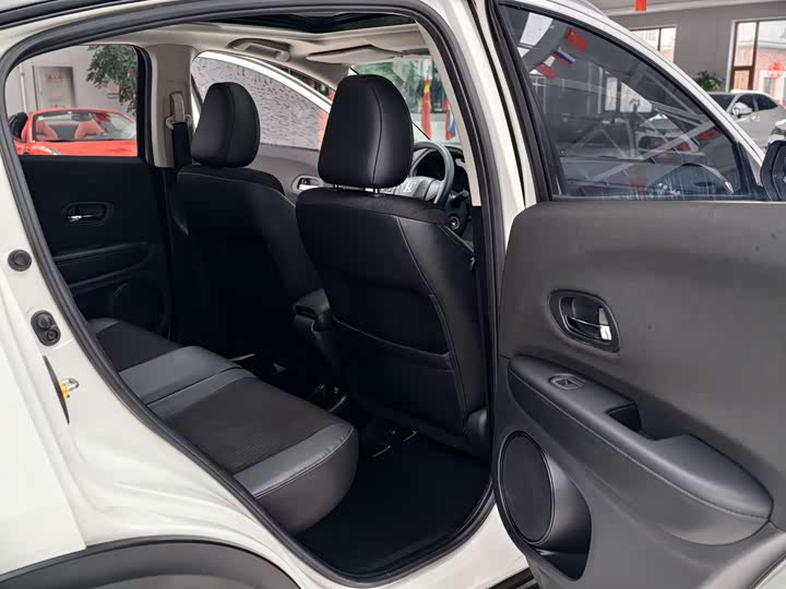 Фото 9 - Honda Vezel