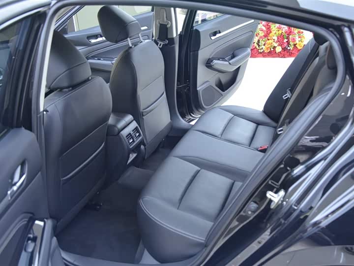 Photo 5 - Nissan Teana