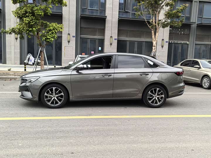 Фото 4 - Geely Emgrand