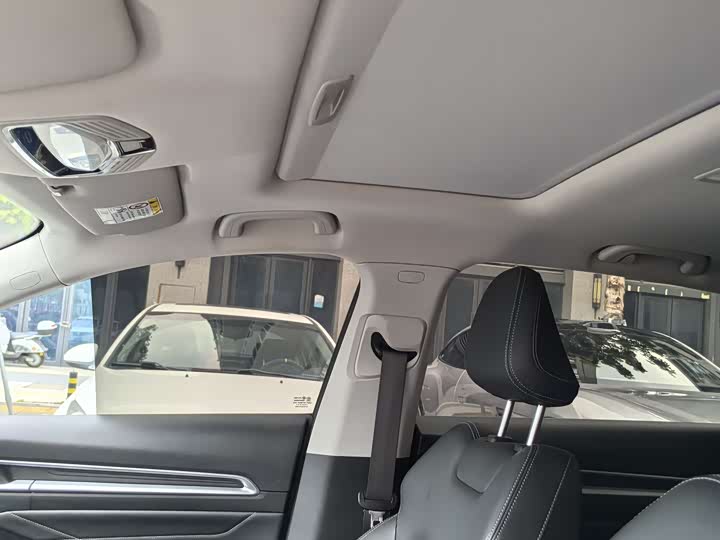 Фото 9 - Geely Emgrand