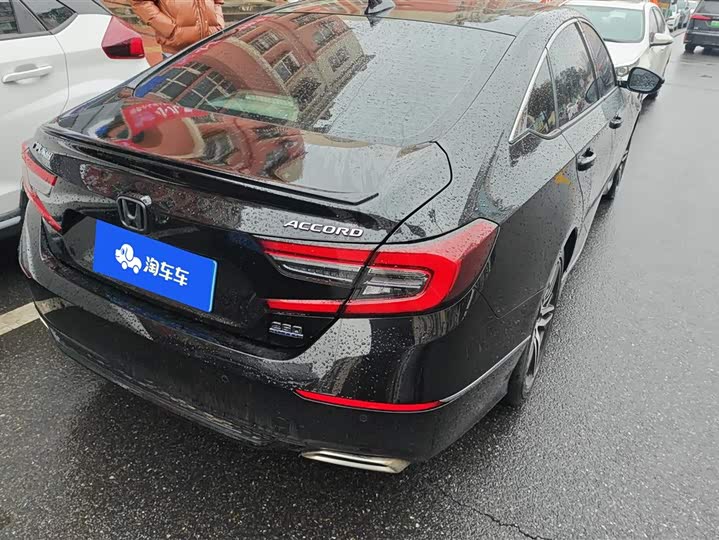 Фото 3 - Honda Accord