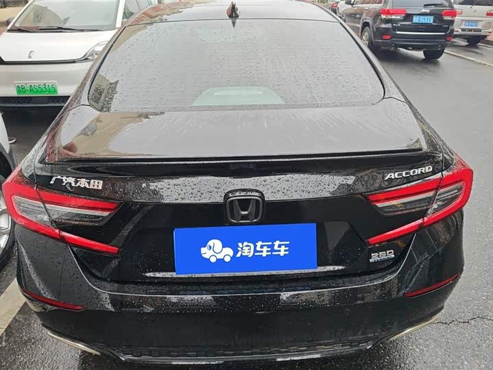 Фото 4 - Honda Accord