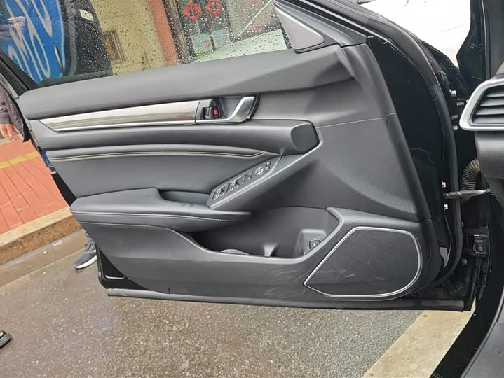 Фото 7 - Honda Accord