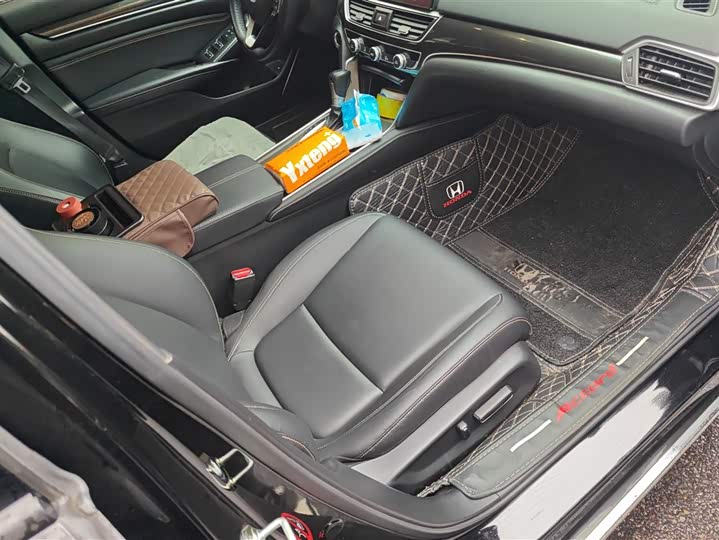 Фото 8 - Honda Accord