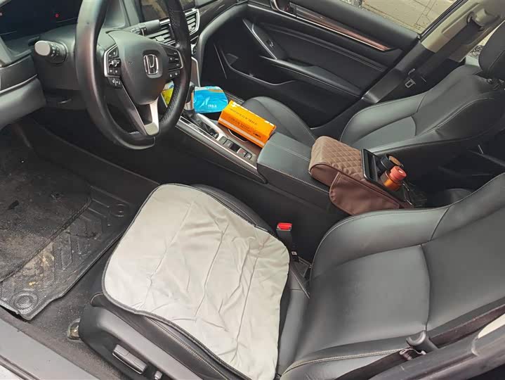 Фото 9 - Honda Accord