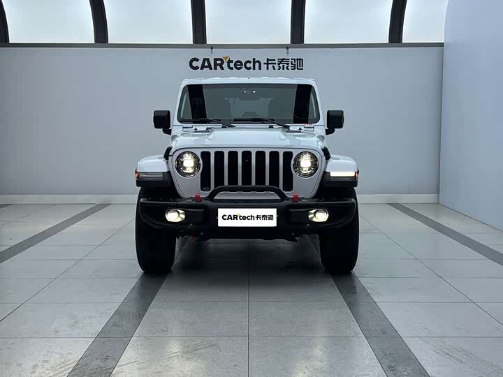 Фото 2 - Jeep Wrangler