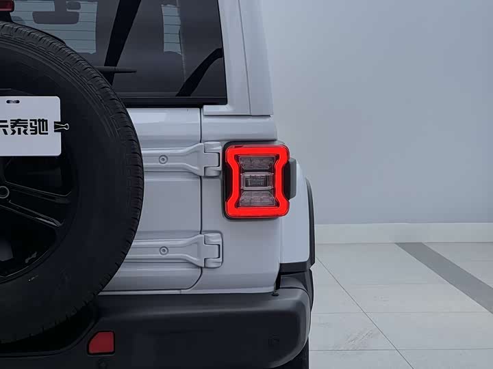 Фото 7 - Jeep Wrangler