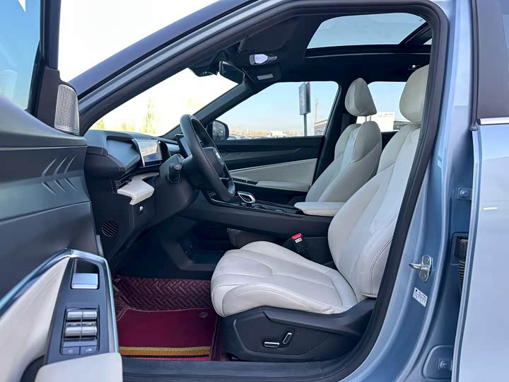 Фото 4 - Geely Atlas