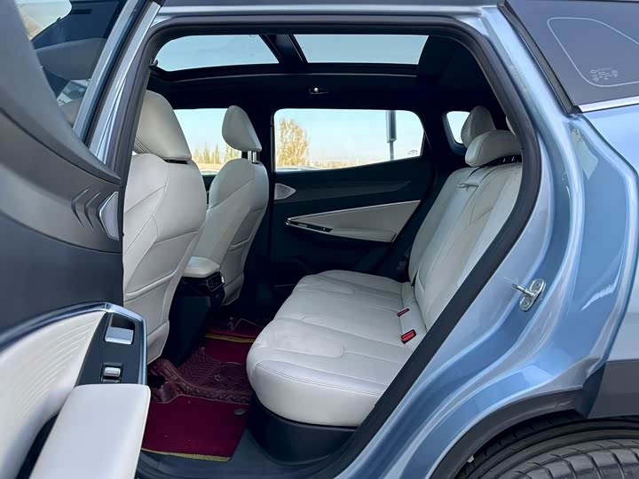 Фото 5 - Geely Atlas