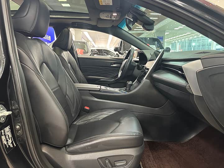 Photo 7 - Toyota Avalon