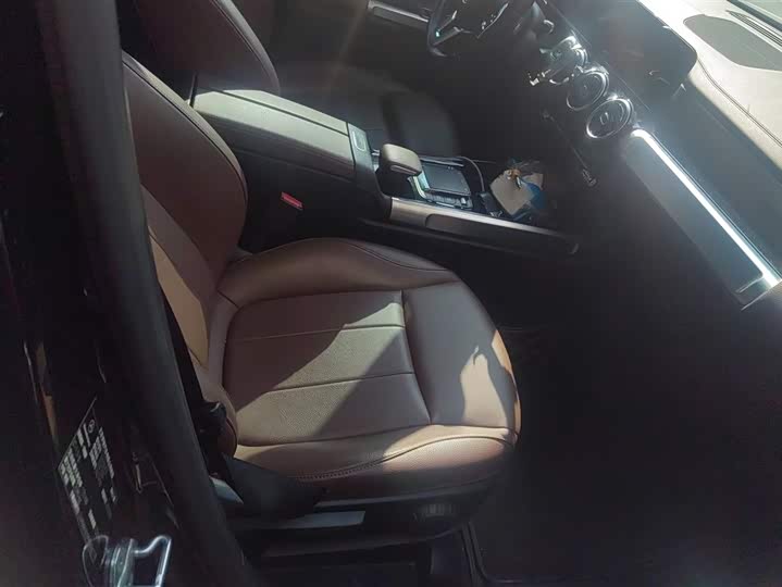 Фото 8 - Mercedes-Benz GLB-Class