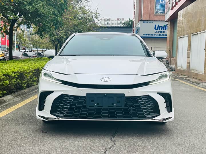 Фото 2 - Toyota Camry