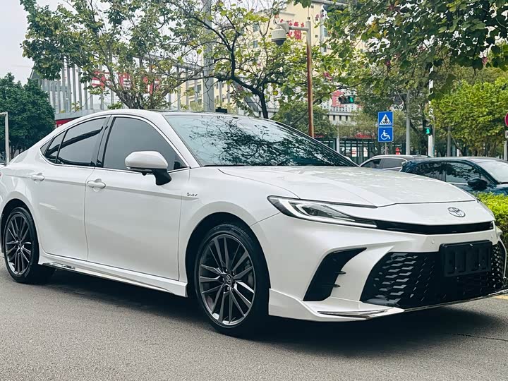 Фото 3 - Toyota Camry