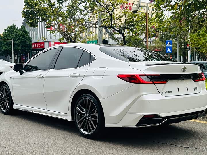 Фото 4 - Toyota Camry