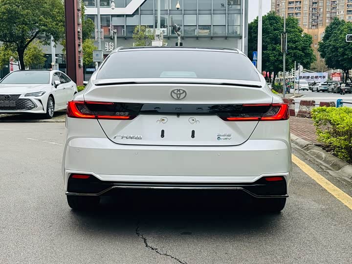 Фото 5 - Toyota Camry