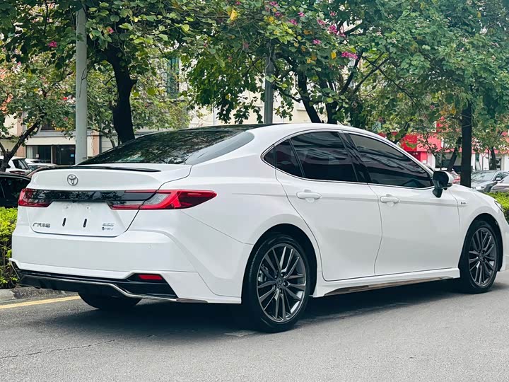 Фото 6 - Toyota Camry