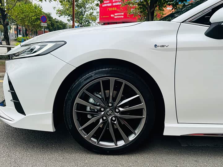 Фото 9 - Toyota Camry