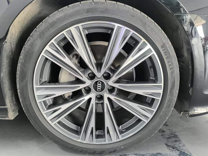 Фото 6 - Audi A6L