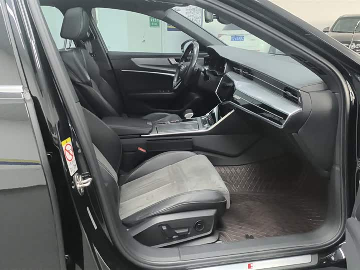 Фото 8 - Audi A6L