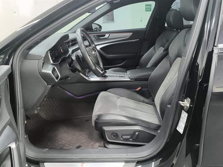 Фото 9 - Audi A6L