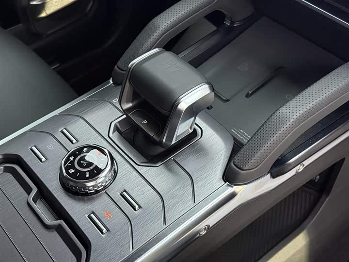 Фото 8 - Jetour T2