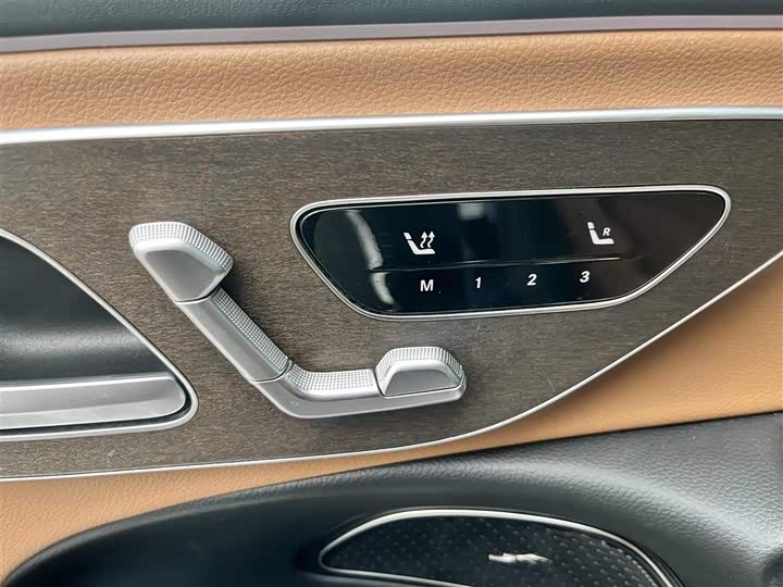 Фото 9 - Mercedes-Benz E-Class Hybrid