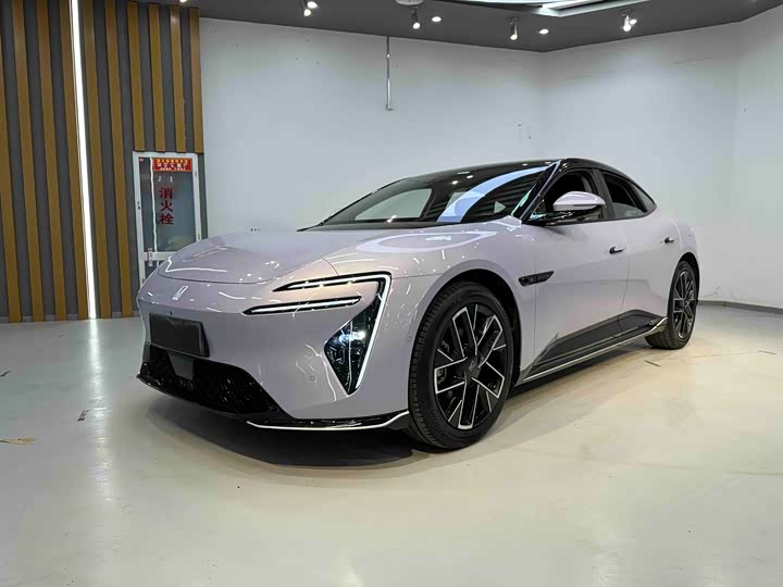 Фото 1 - Avatr 06