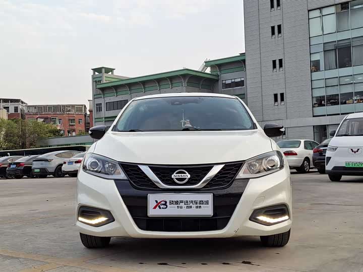 Фото 2 - Nissan Tiida