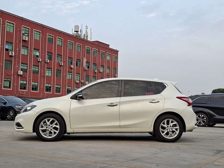 Фото 4 - Nissan Tiida