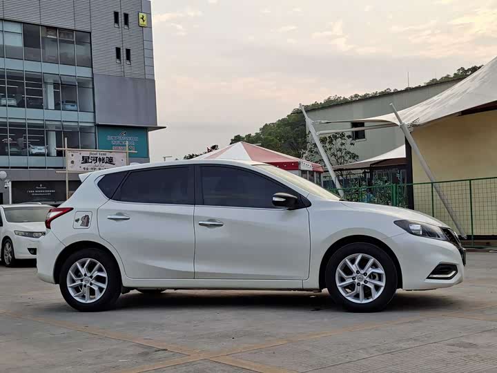 Фото 5 - Nissan Tiida