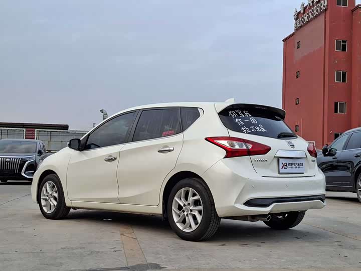 Фото 8 - Nissan Tiida