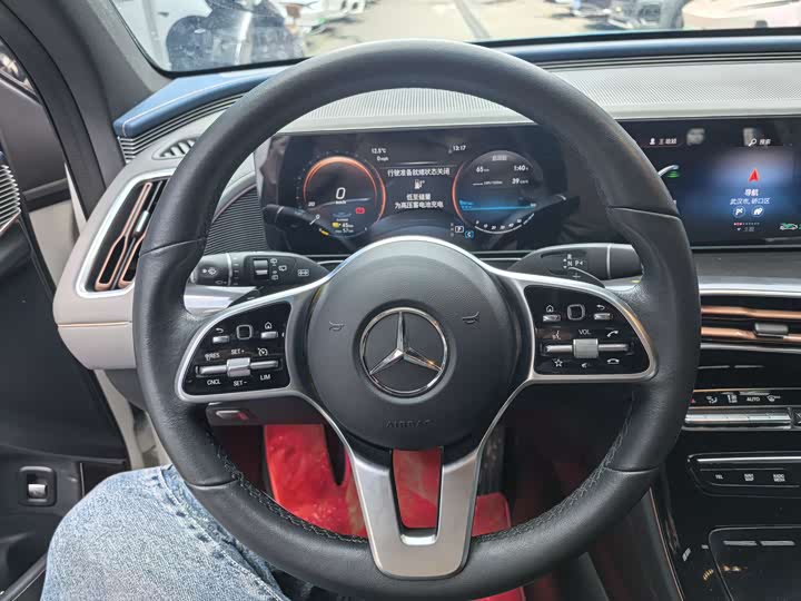 Фото 8 - Mercedes-Benz EQC