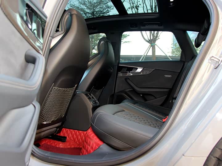 Фото 3 - Audi RS 4