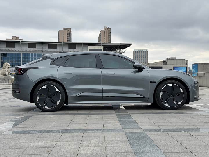 Фото 4 - Zeekr 001