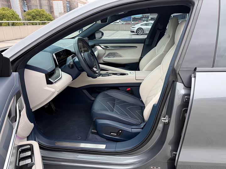 Фото 9 - Zeekr 001