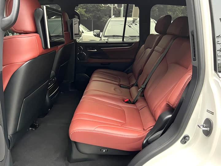 Фото 6 - Lexus LX