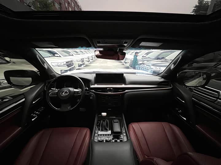 Фото 7 - Lexus LX