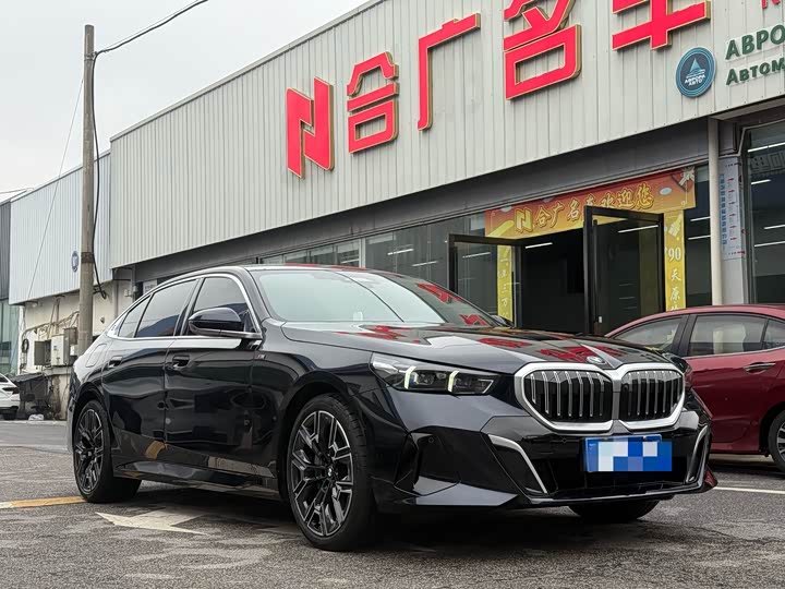 Фото 3 - BMW 5 Series