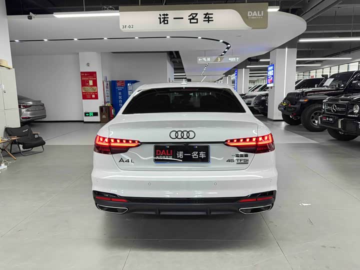 Фото 5 - Audi A4L