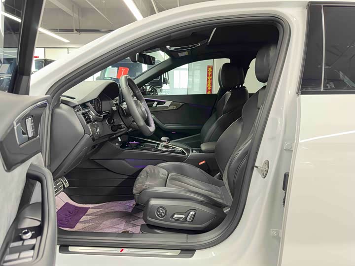 Фото 6 - Audi A4L