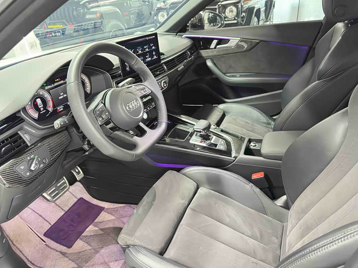 Фото 8 - Audi A4L