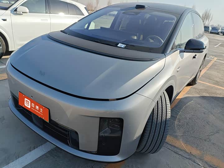 Фото 1 - LiXiang i8