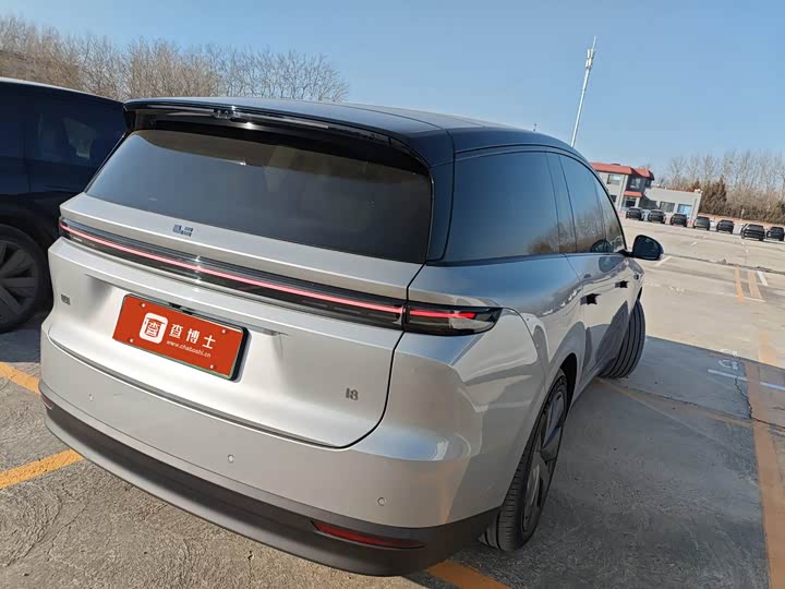 Фото 2 - LiXiang i8