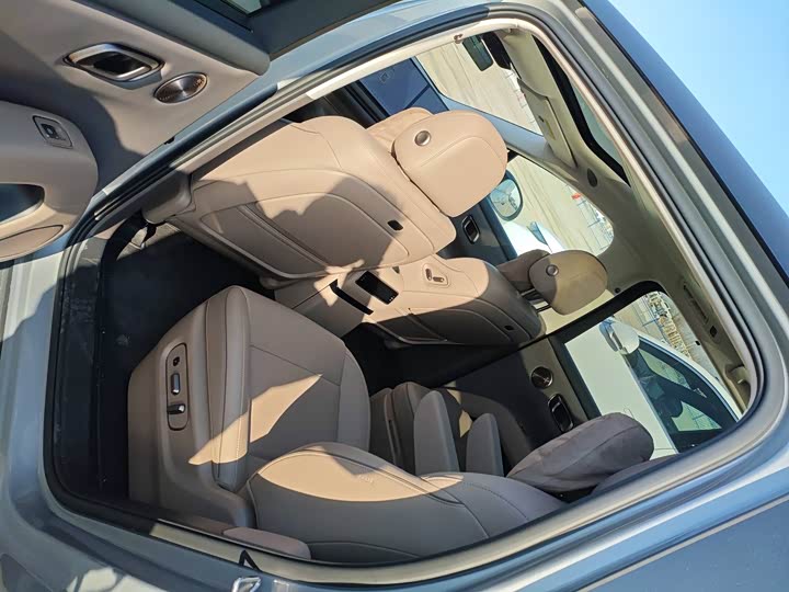 Фото 7 - LiXiang i8