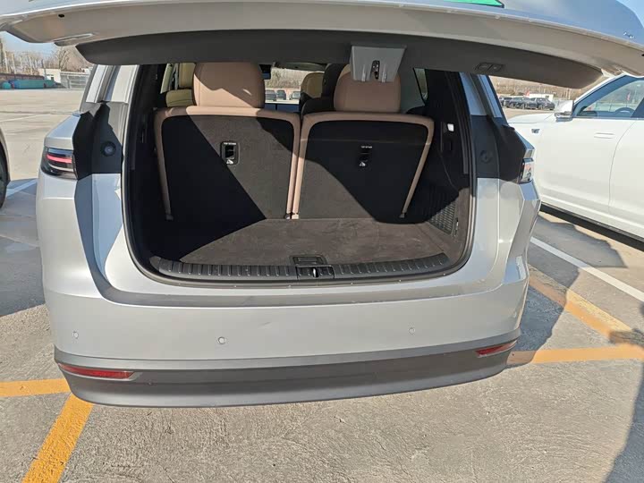 Фото 8 - LiXiang i8