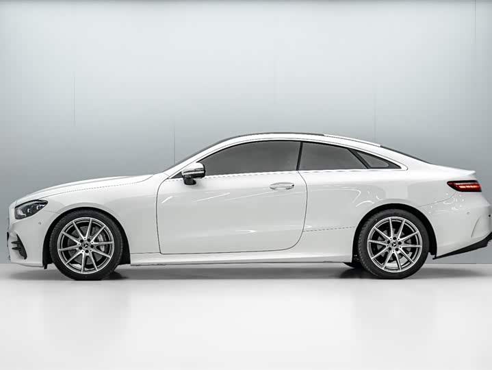 Фото 4 - Mercedes-Benz E-Class